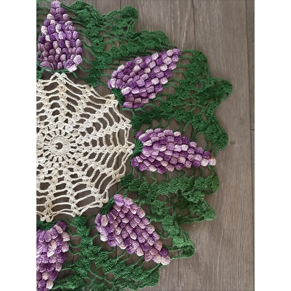 Vintage Grape Doillie Doily Raised Garage Handmade Crochet White‎ Green Purple